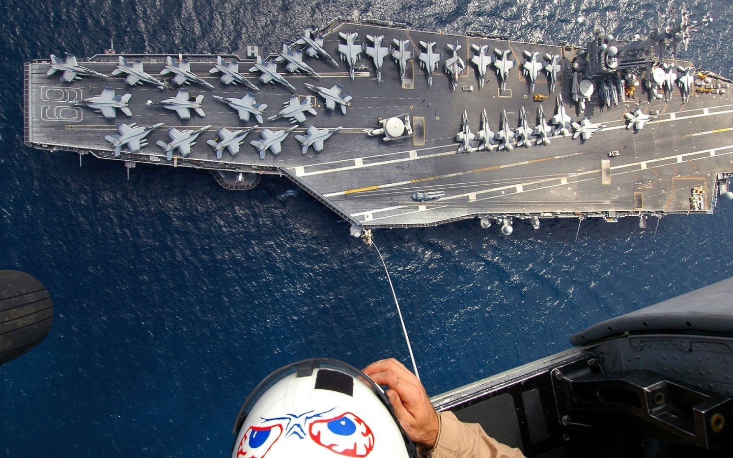 Американский авианосец Дуайт Эйзенхауэр