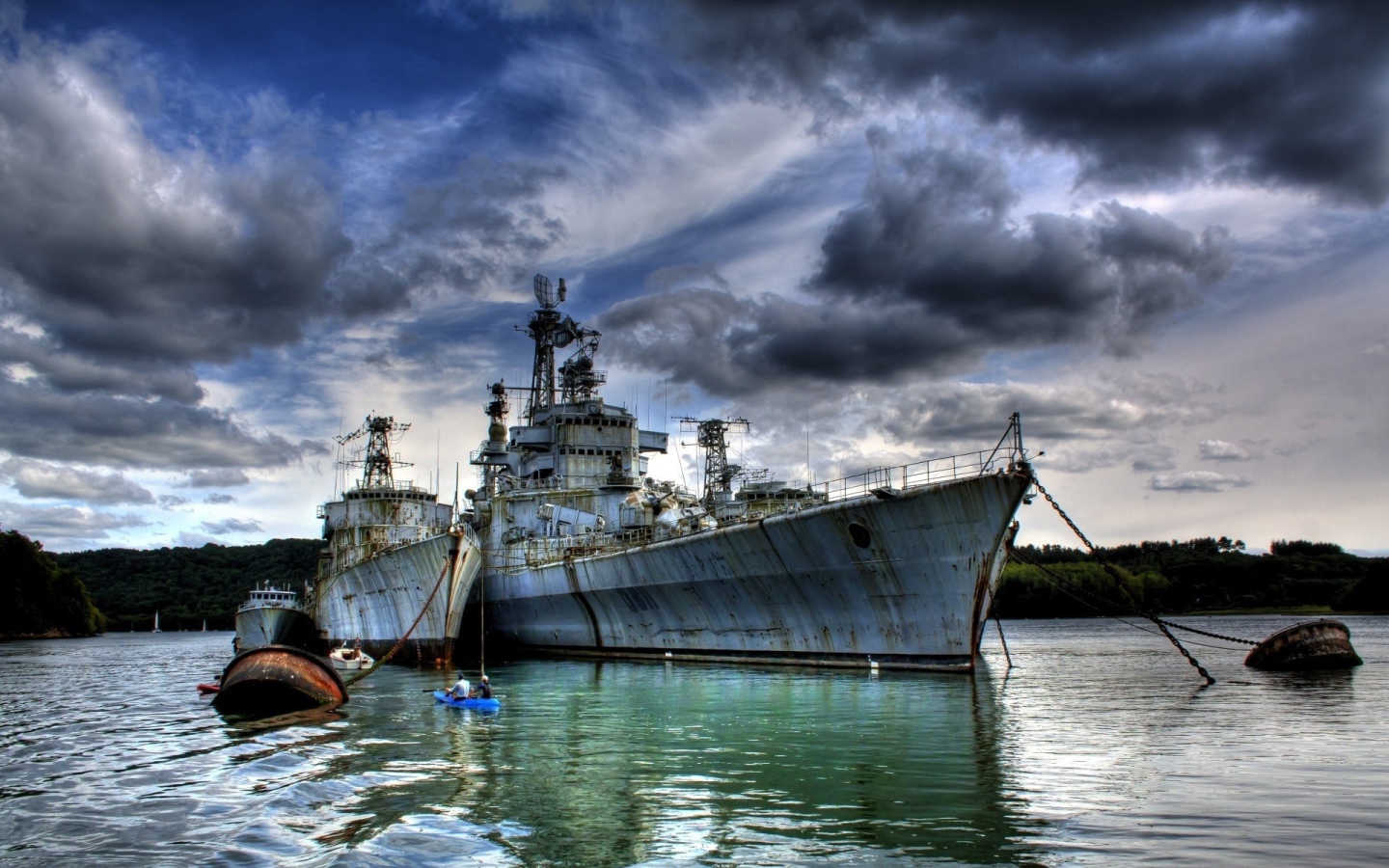 Военные корабли на вечном причале в бухте