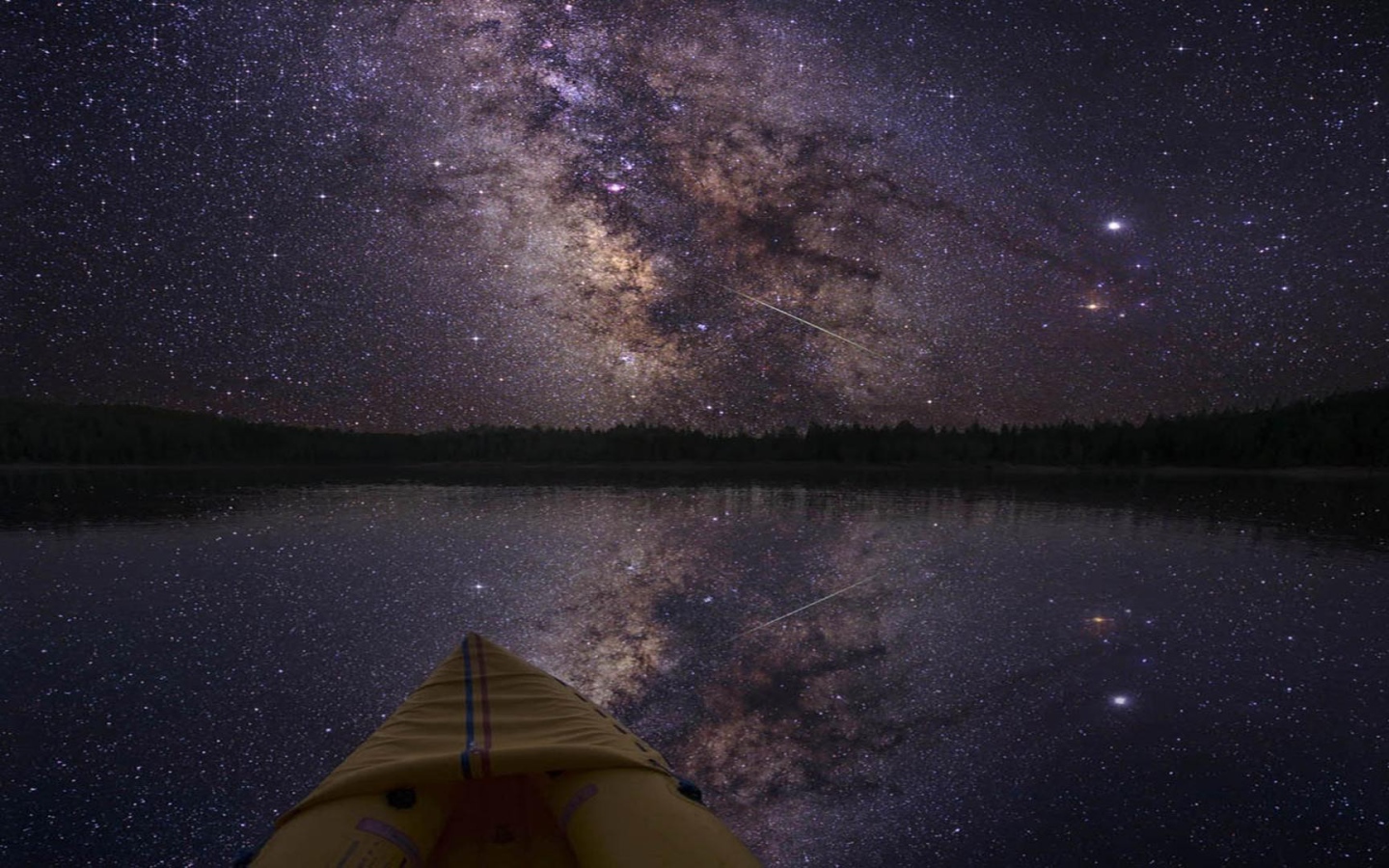 Лодочник сфотографировал звездное небо