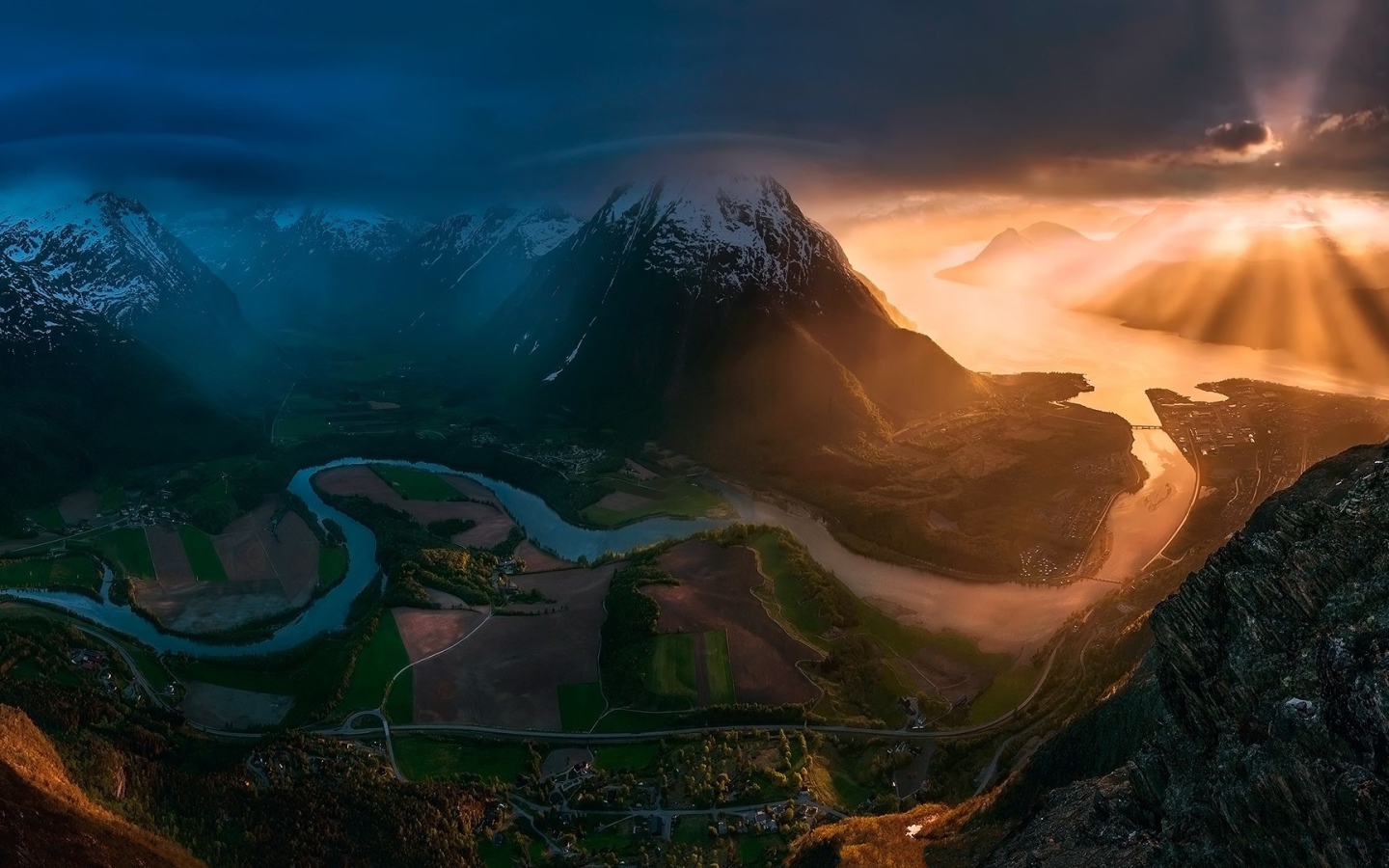 Местность Гейрангер в Норвегии