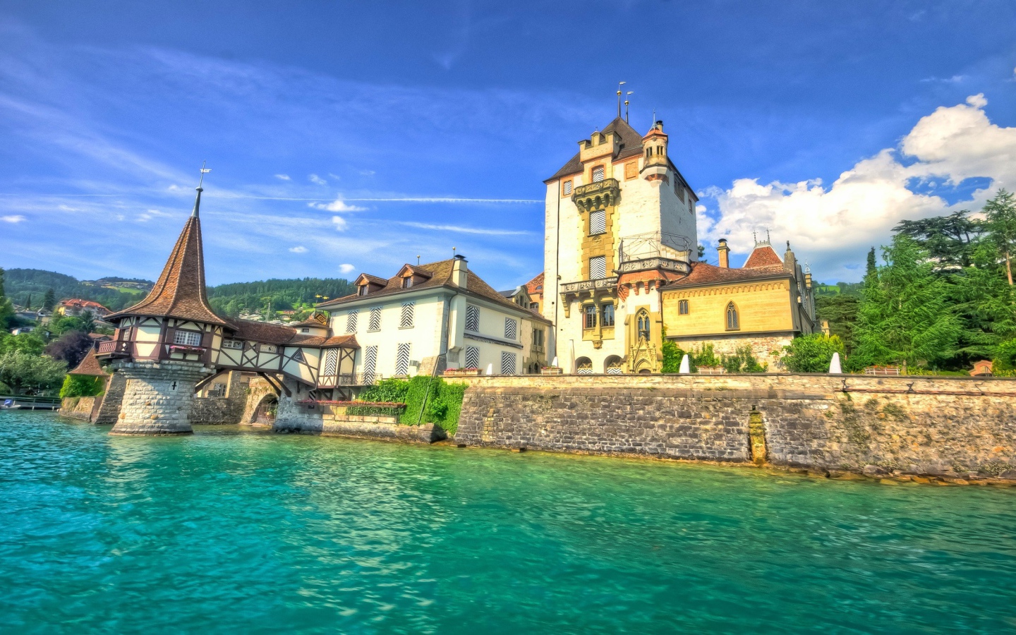 Старинный дом на набережной, Швейцария