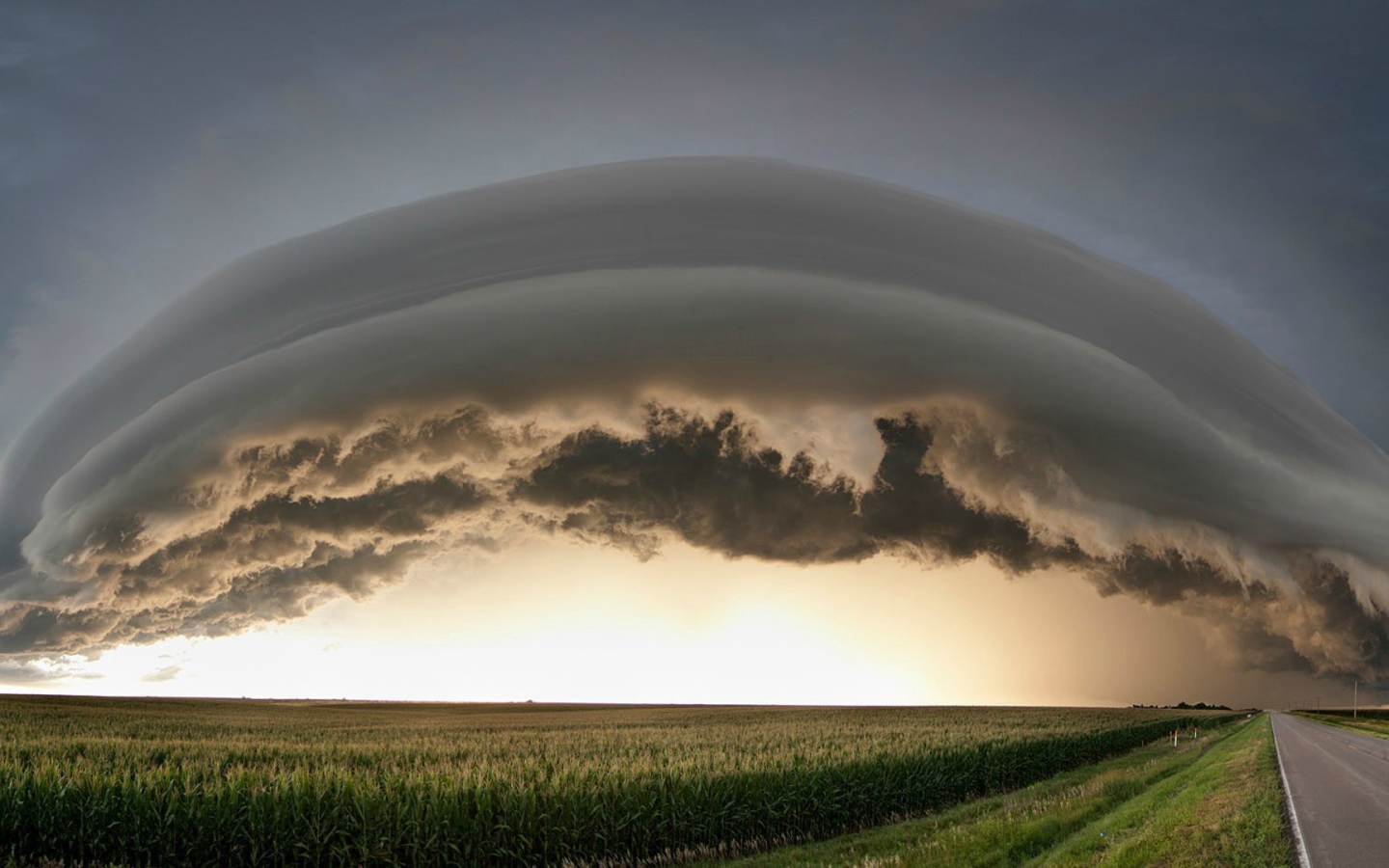 Валовое облако над городом Карни, штат Небраска