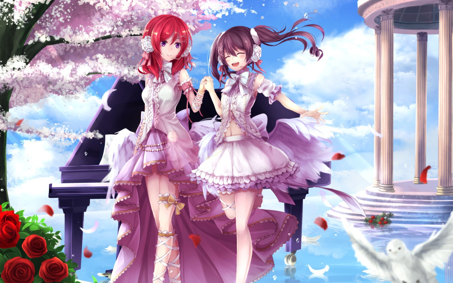 Девушки в розовых платьях Maki Nishikino и Yazawa Nico аниме Love Live! 