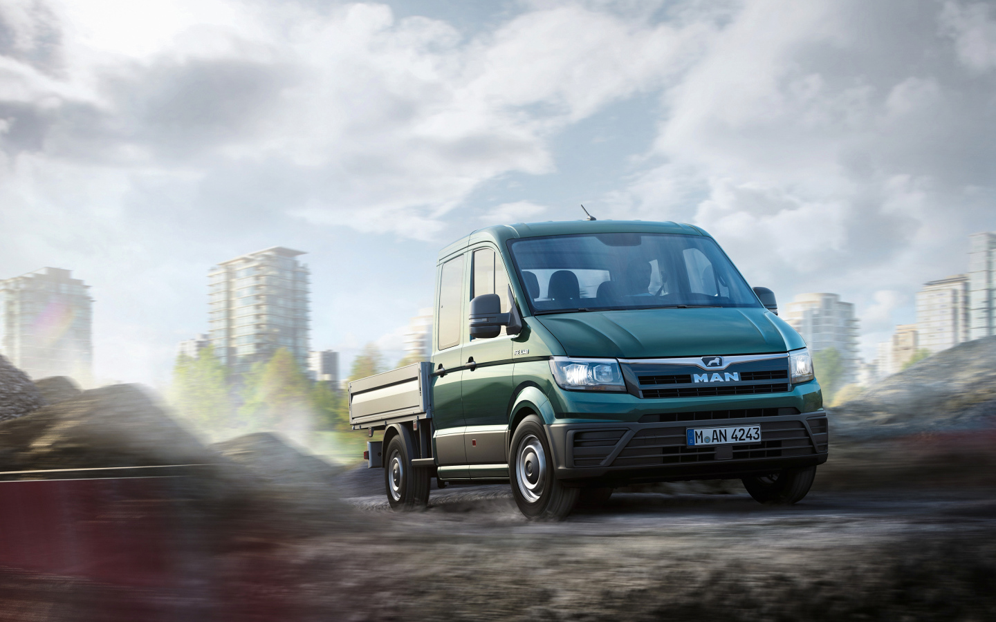 Зеленый пикап MAN TGE 3.140 Crew Cab, 2017 