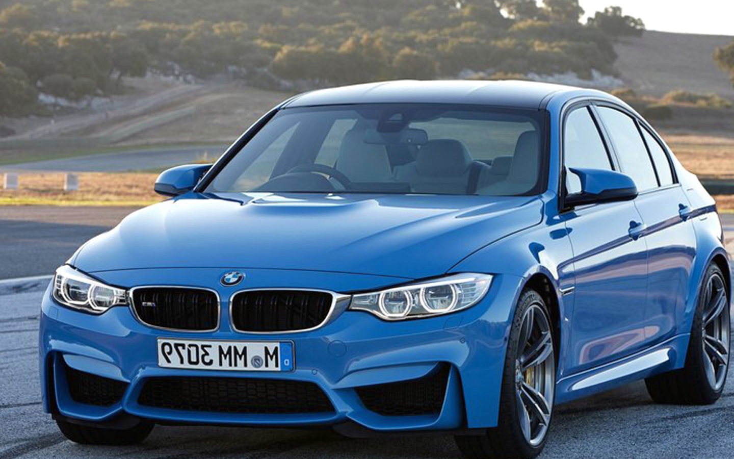 Синий BMW M3 Sedan 2017 года