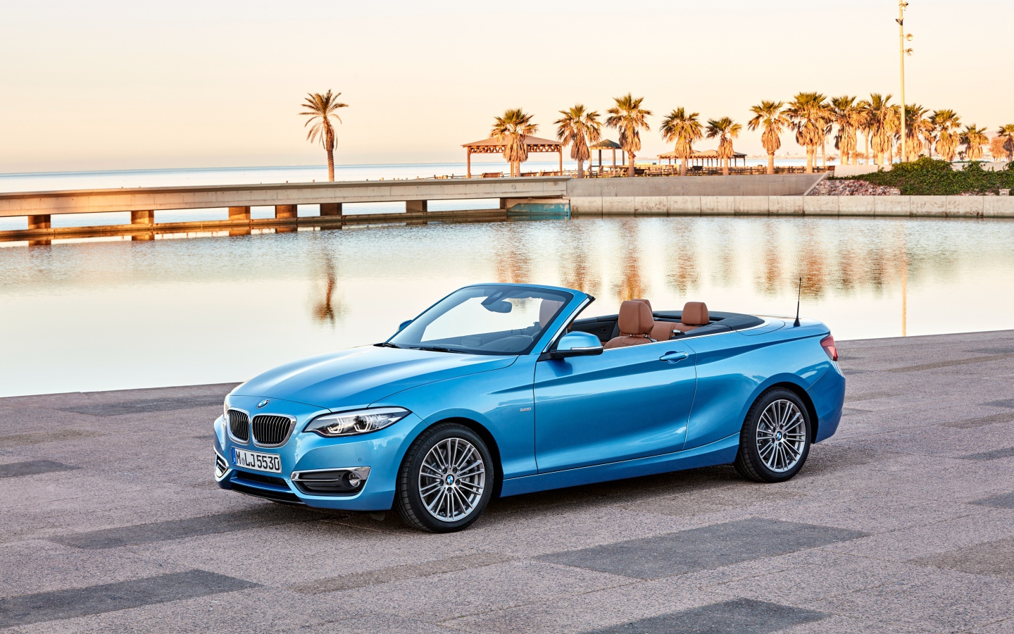 Голубой автомобиль, кабриолет BMW 230i Cabrio Luxury Line Worldwide, 2017