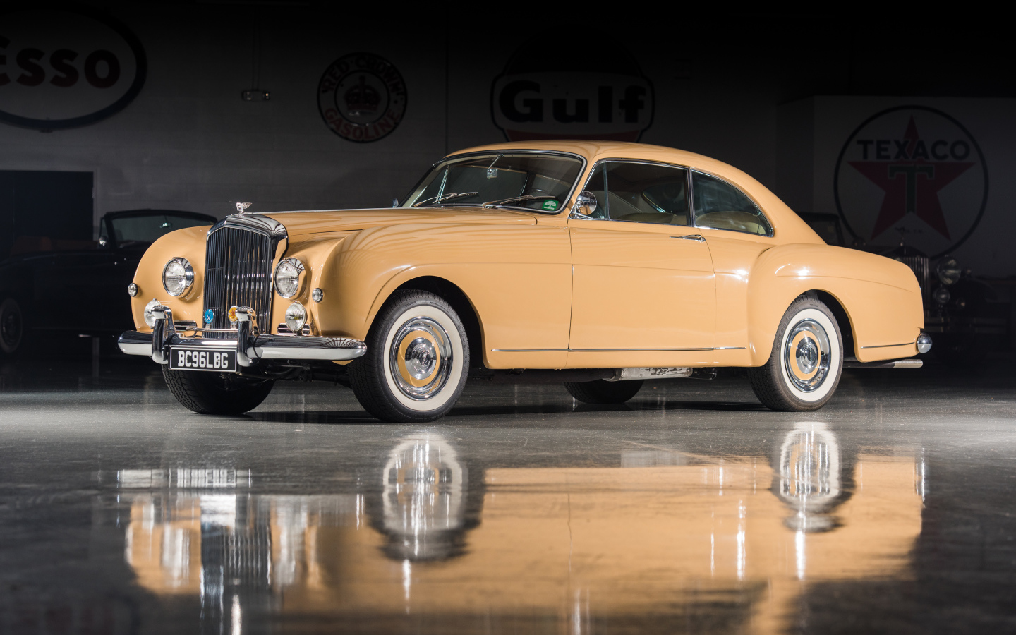 Ретро автомобиль Bentley S1 Continental Sports Saloon by Mulliner LHD 