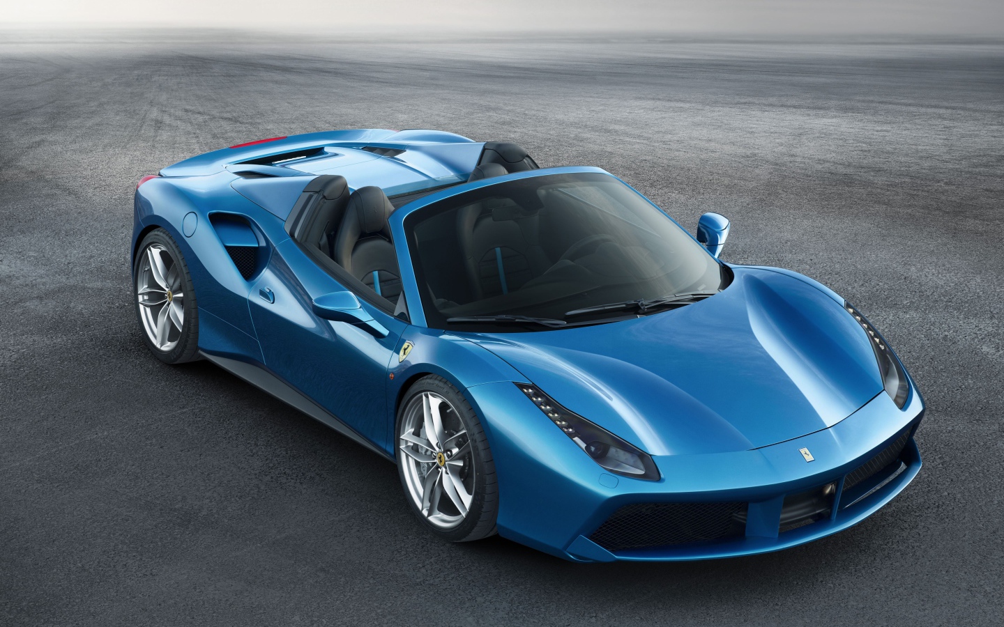 Синий спорткар Ferrari 488 Spider 