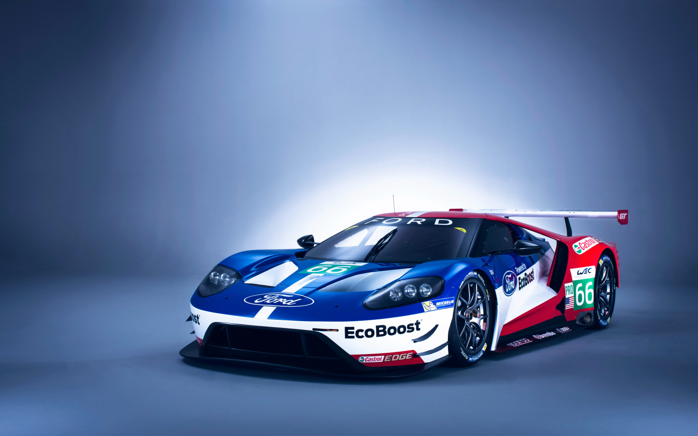 Спортивный гоночный автомобиль  Ford GT Le Mans 