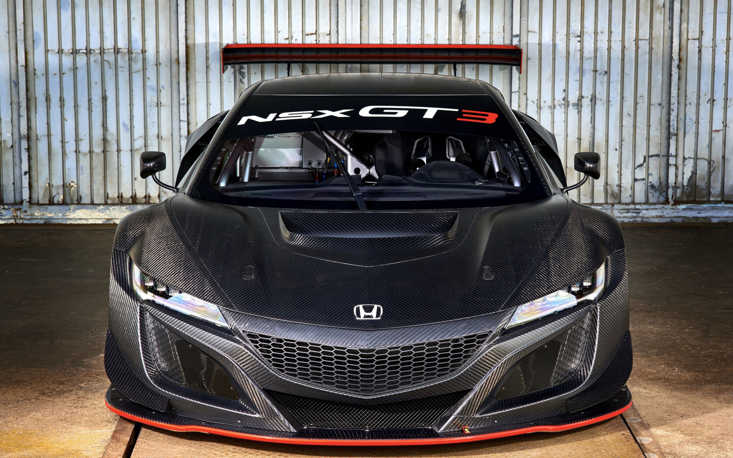 Автомобиль Honda NSX GT3, 2017 вид спереди