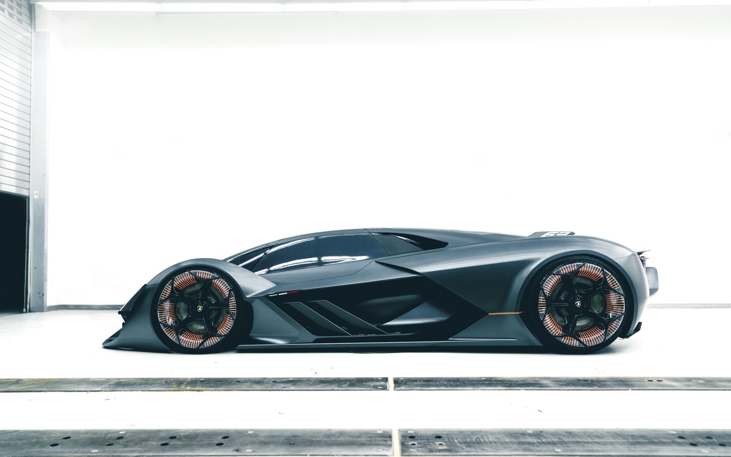 Черный спортивный автомобиль Lamborghini Terzo Millennio