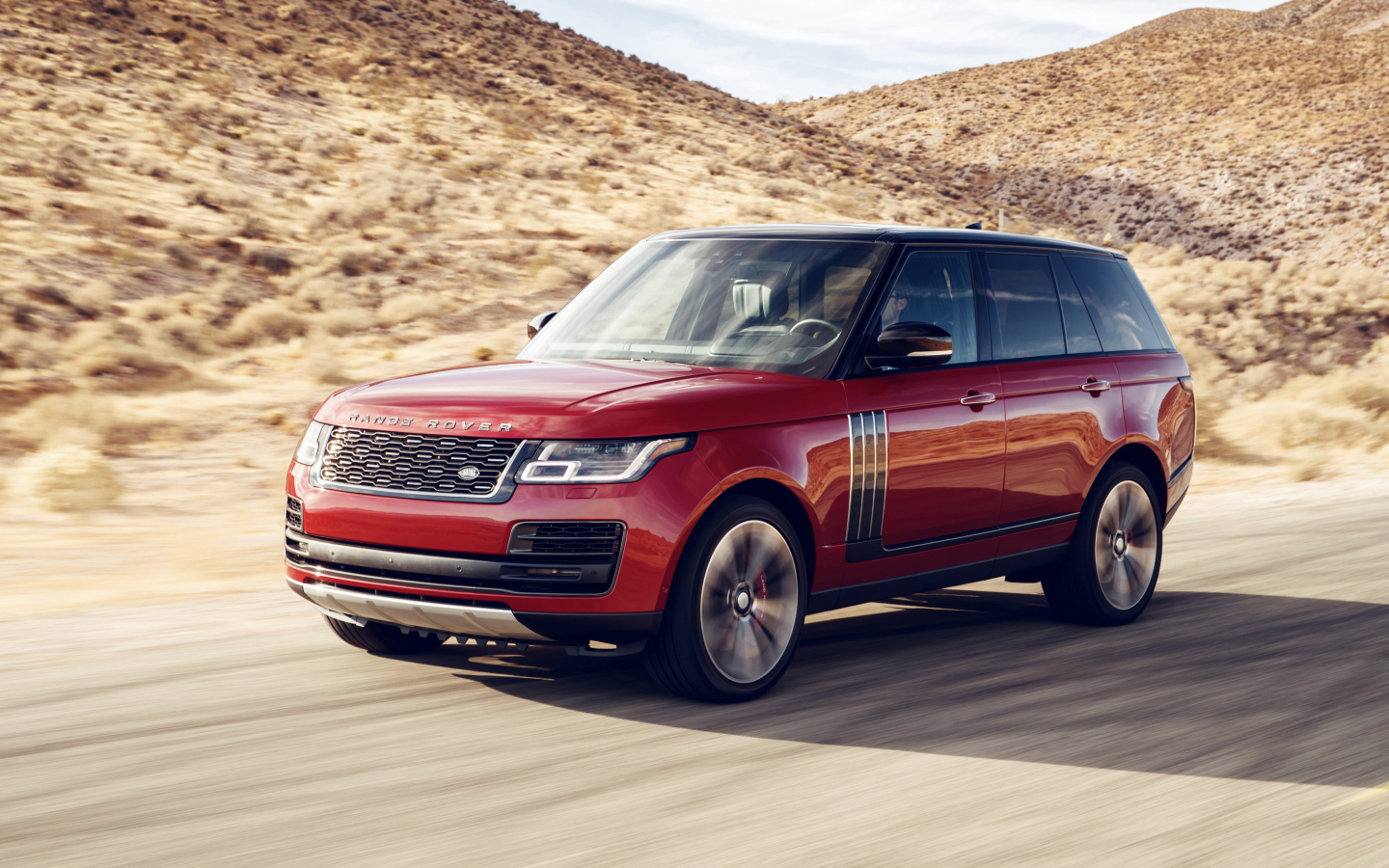 Красный стильный внедорожник Range Rover SVAutobiography Dynamic, 2018