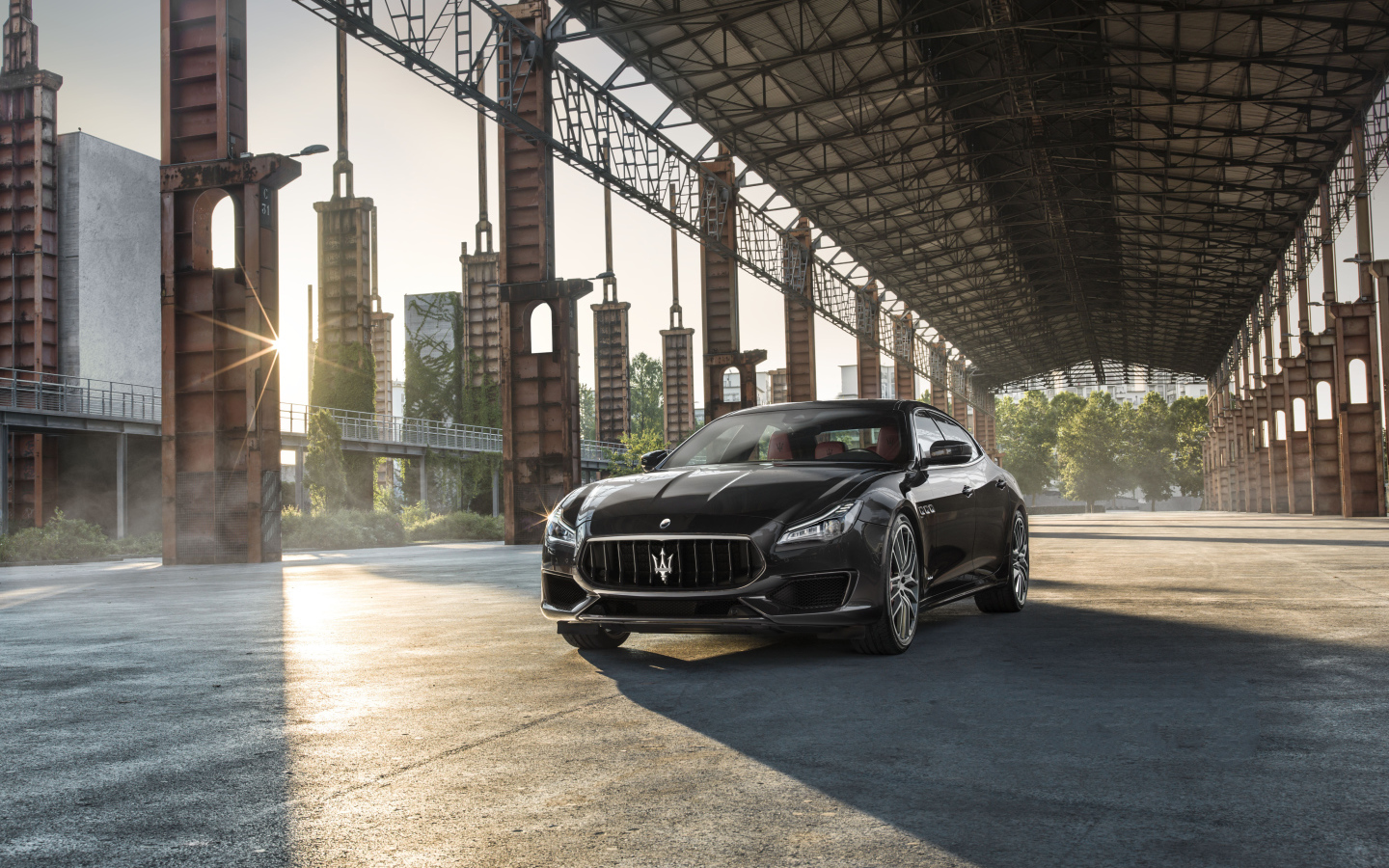 Черный быстрый автомобиль Maserati  Quattroporte GTS GranSport, 2017