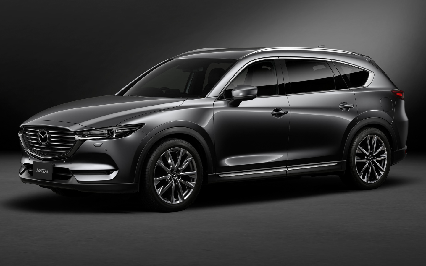 Серый автомобиль Mazda CX 8 Custom, 2018 на сером фоне