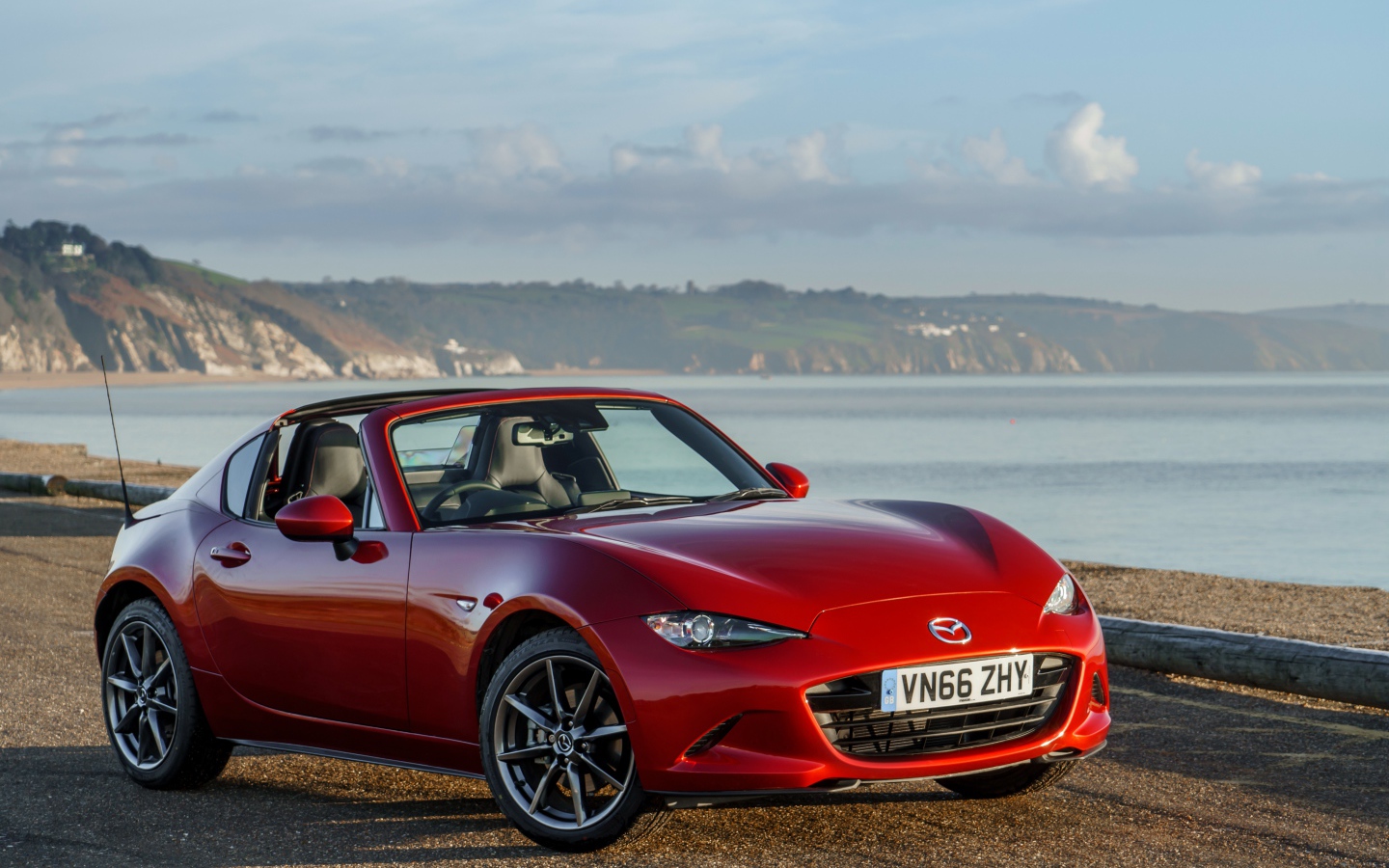 Японский автомобиль Mazda MX-5 RF GT, 2017 красного цвета 