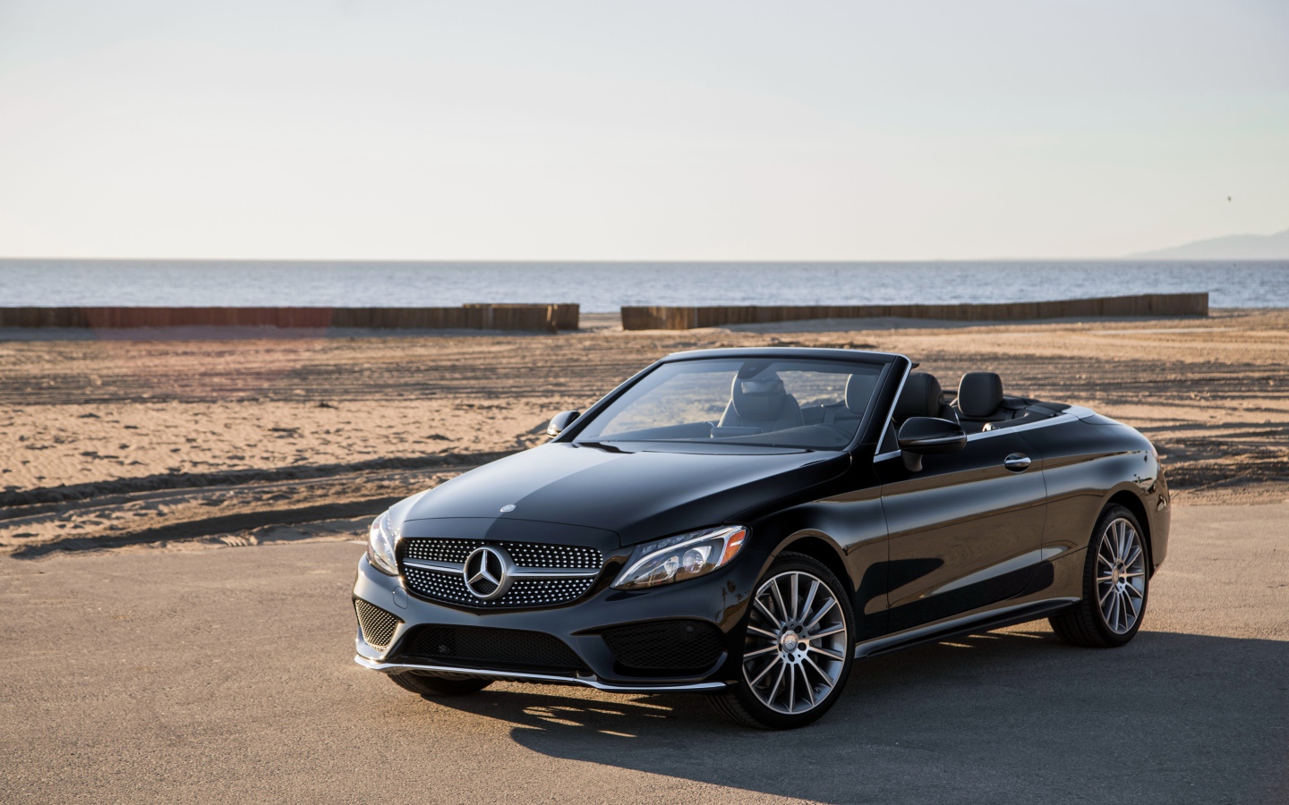 Черный кабриолет Mercedes-Benz C 300 4MATIC, 2017 