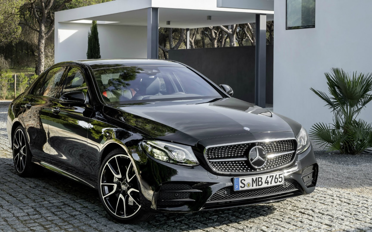 Черный Mercedes E43 AMG 4MATIC 2017 года 