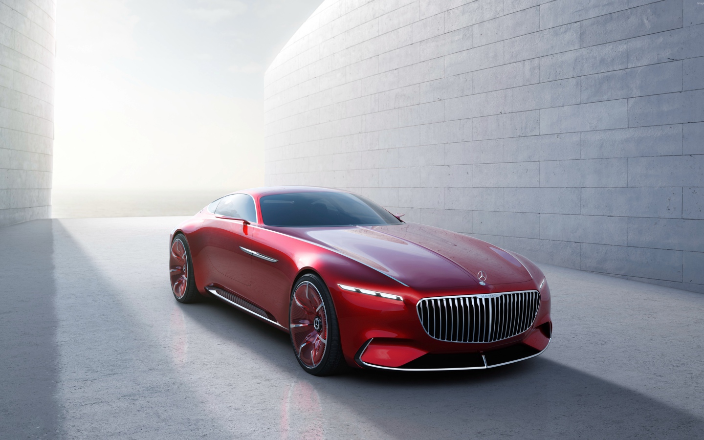 Красный автомобиль Mercedes-Maybach 6 вид спереди