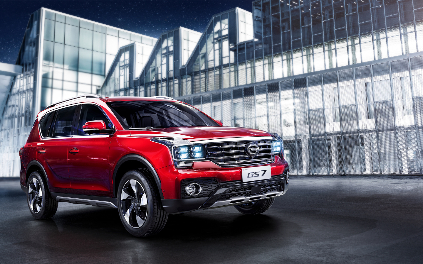 Красный автомобиль Trumpchi GS7