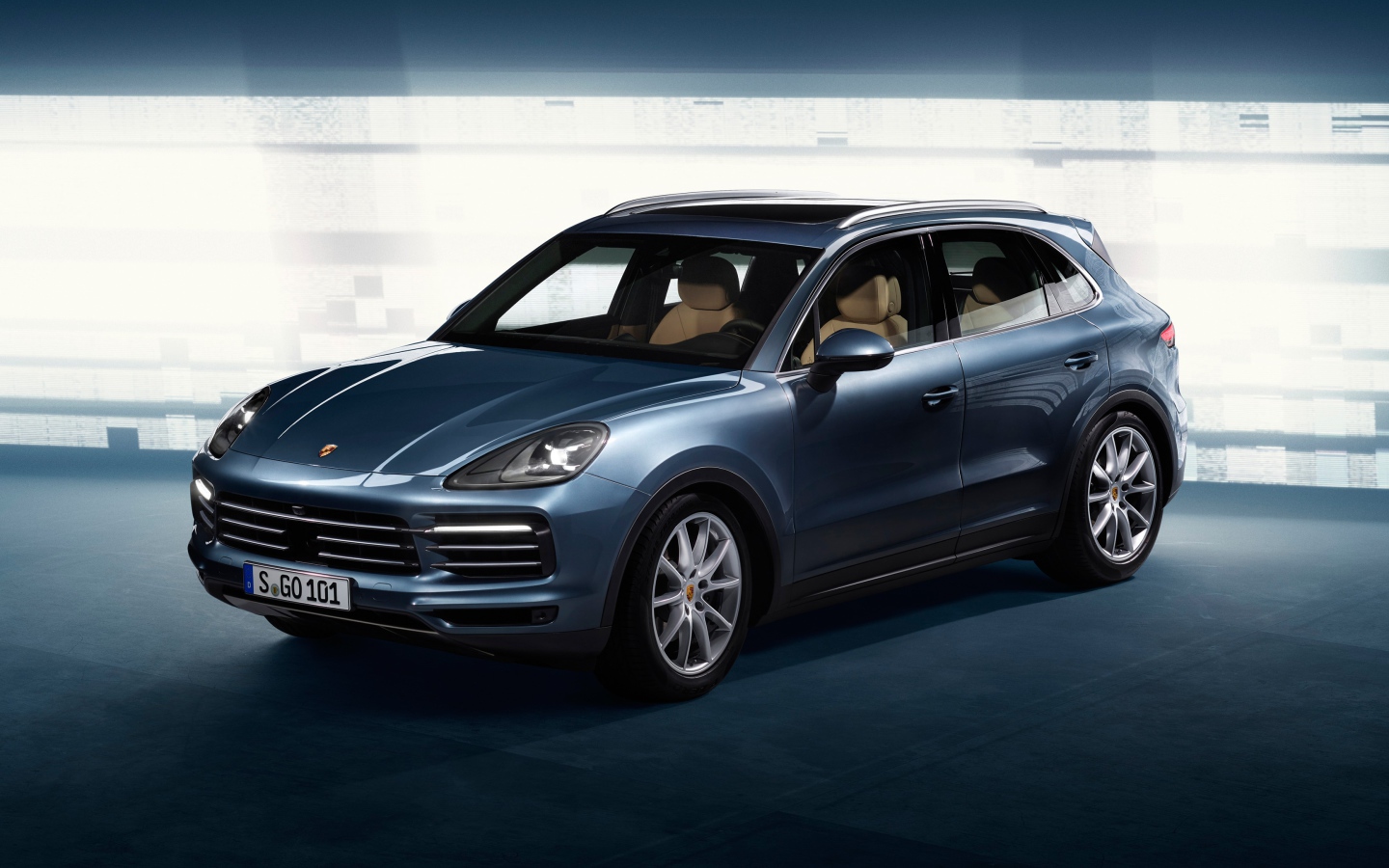 Презентация стильного синего внедорожника Porsche Cayenne, 2018