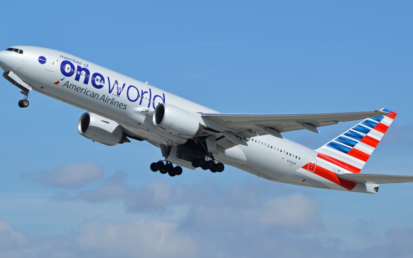 Авиалайнер Boeing 777 авиакомпании American Airlines 