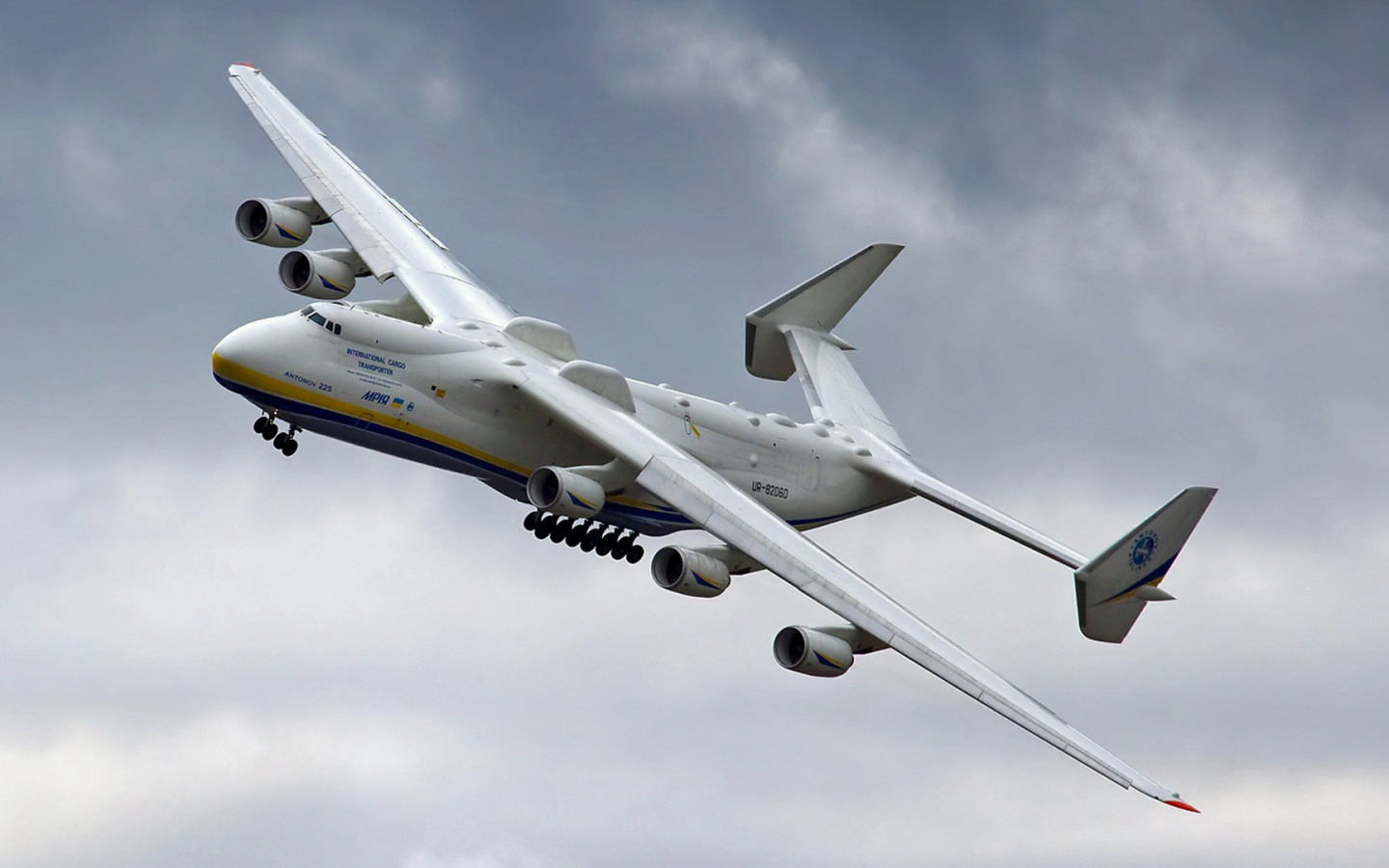 Полет самолета АН - 225 Мрия 