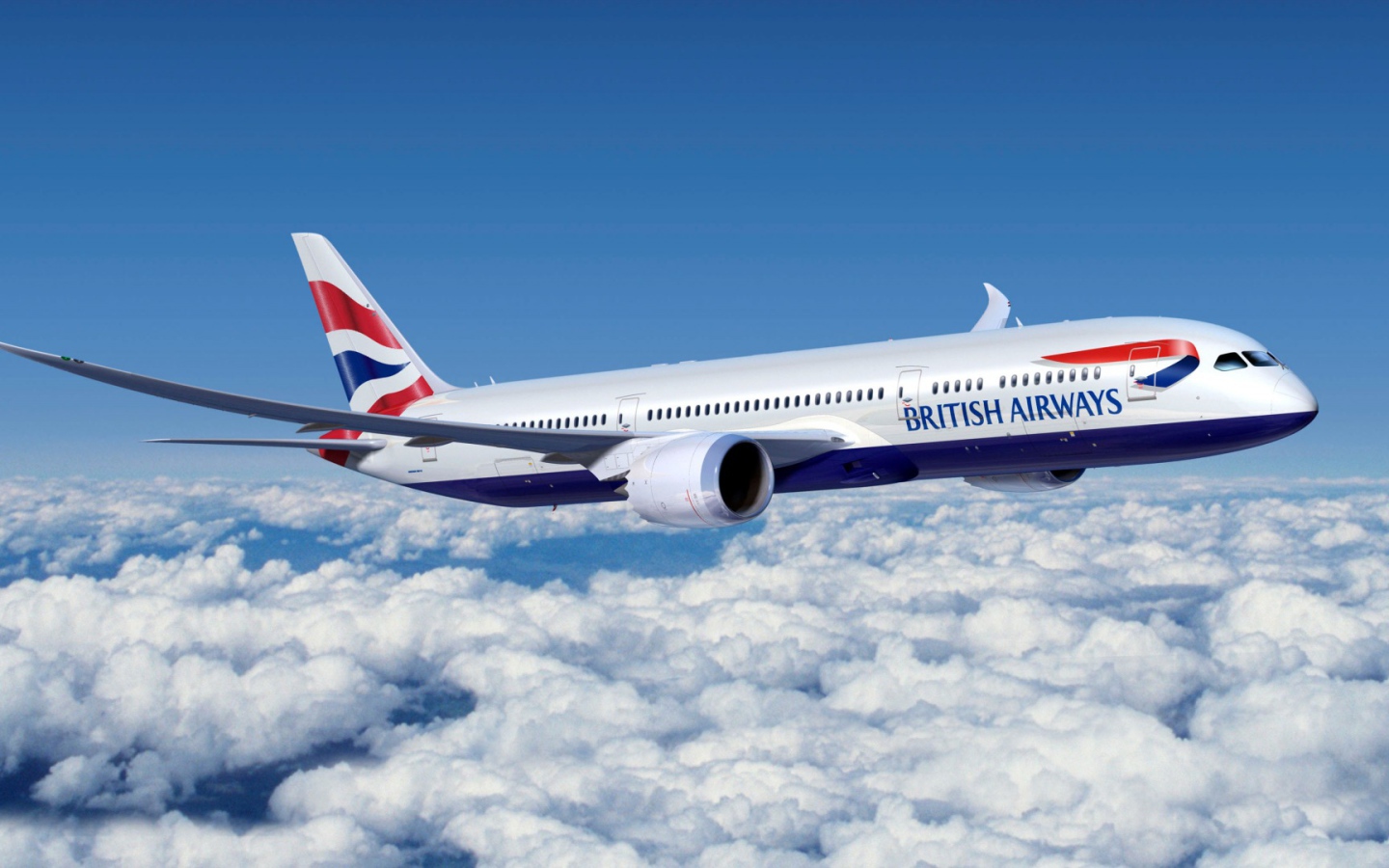 Самолет Boeing 777 авиакомпании British Airways летит над облаками 