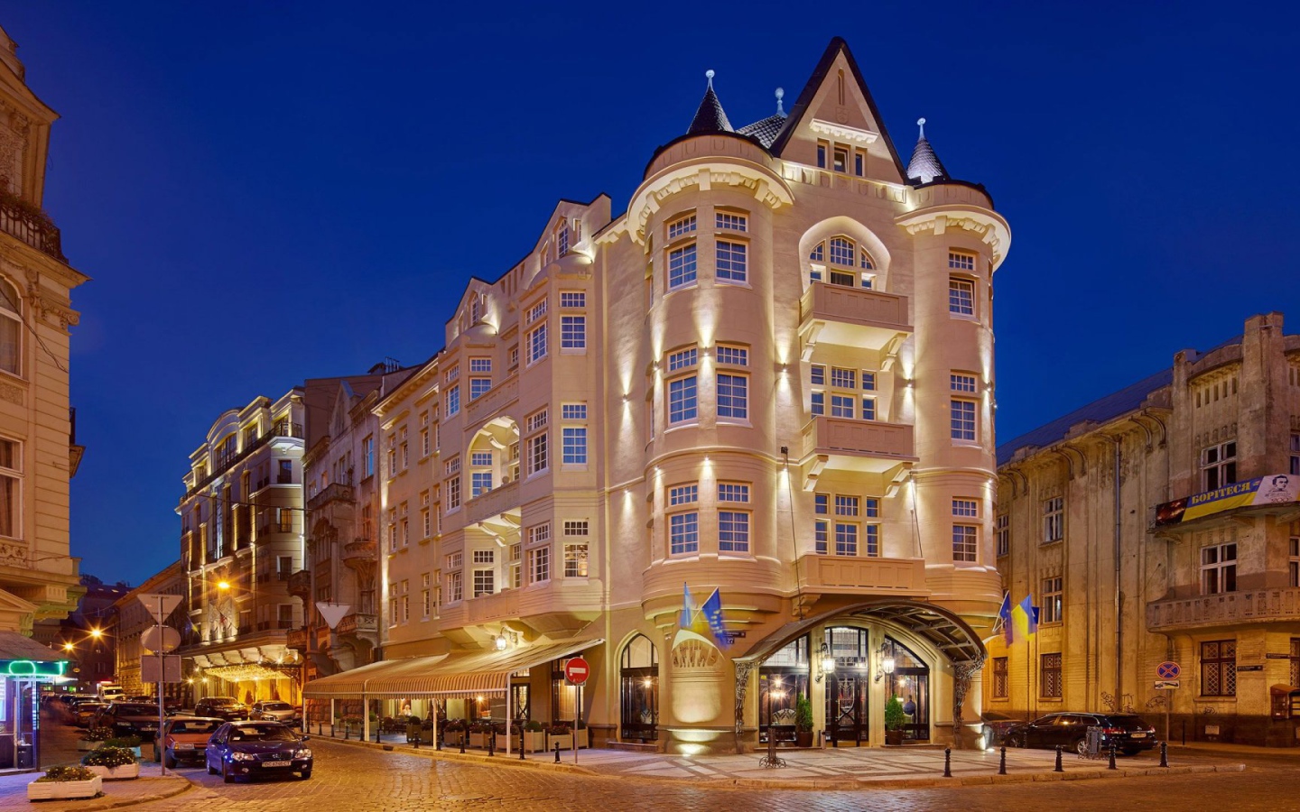 Красивый отель Атлас Делюкс в центре Львова 