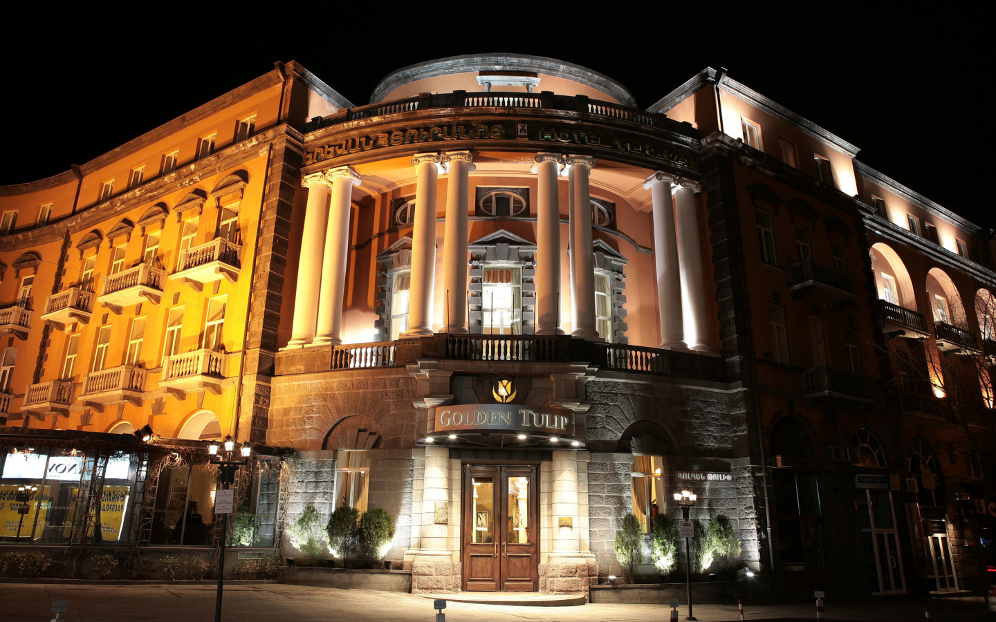 Красивый отель Golden Tulip город Ереван 