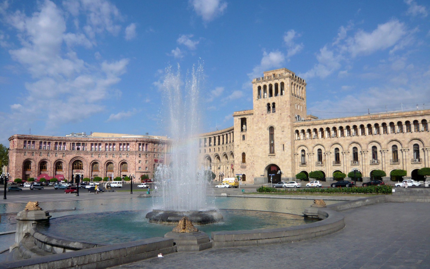 Фонтан на площади Республики город Ереван 