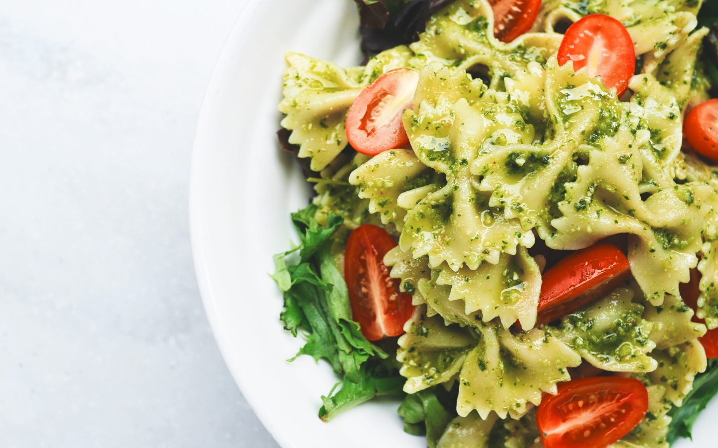 Аппетитная паста с соусом и томатами 