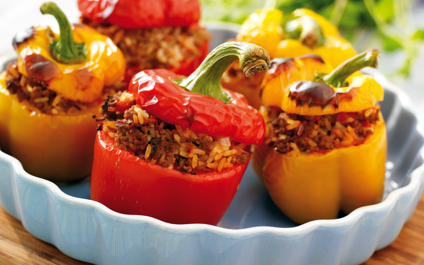 Аппетитный начиненный сладкий перец к обеду