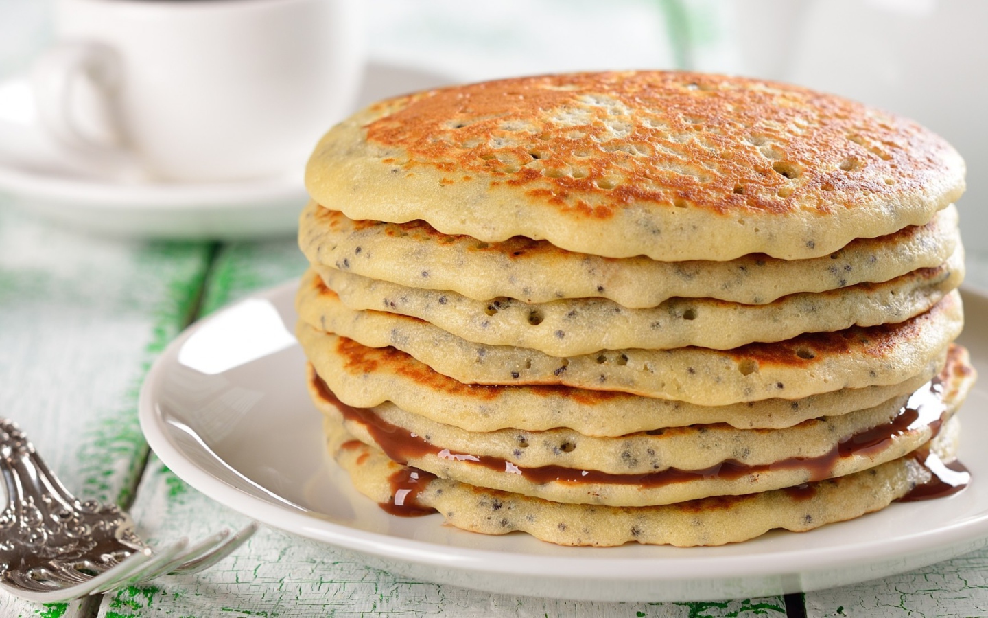 Стопка аппетитных блинов на Масленицу 