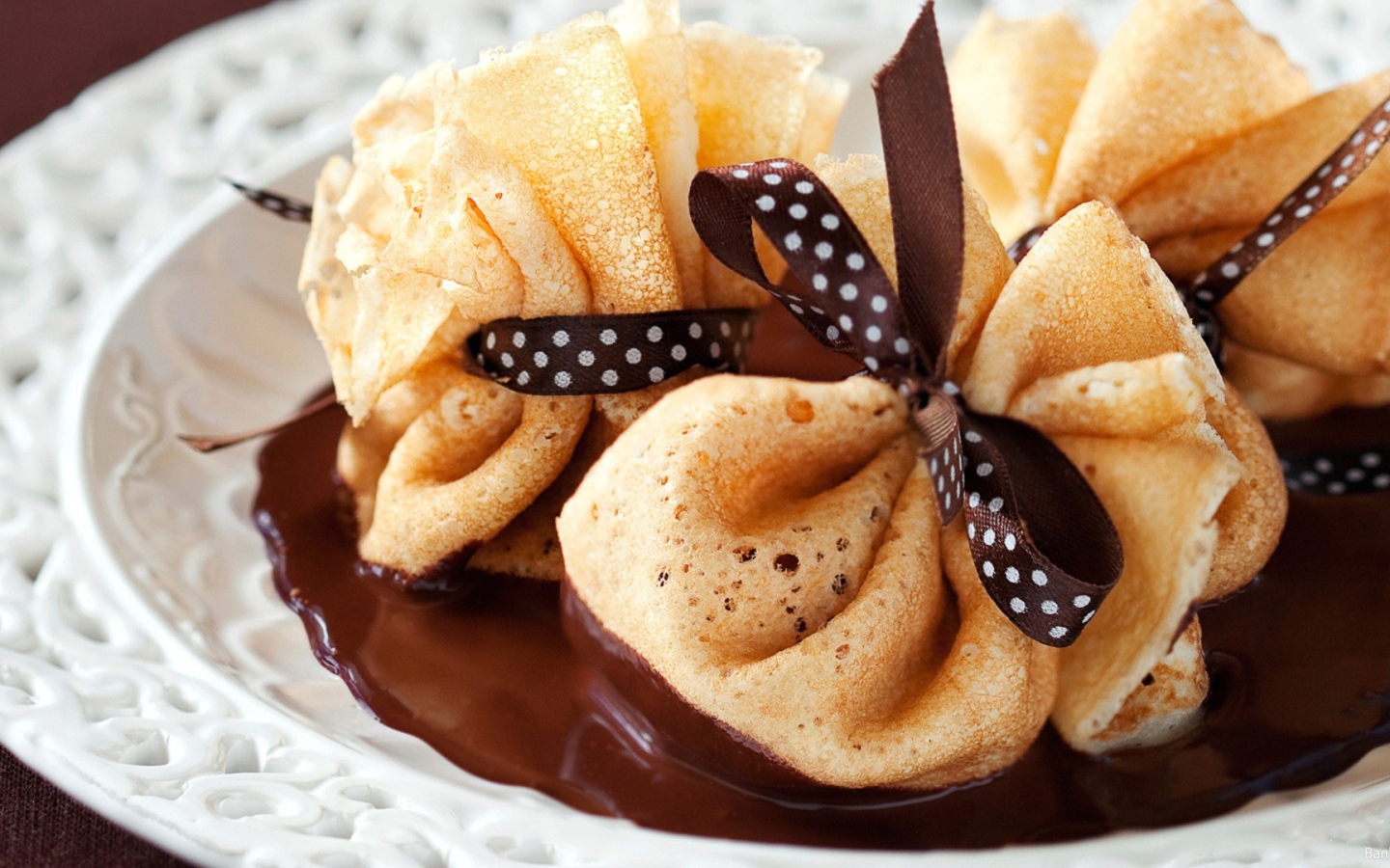 Мешочки из блинов в шоколаде на Масленицу 