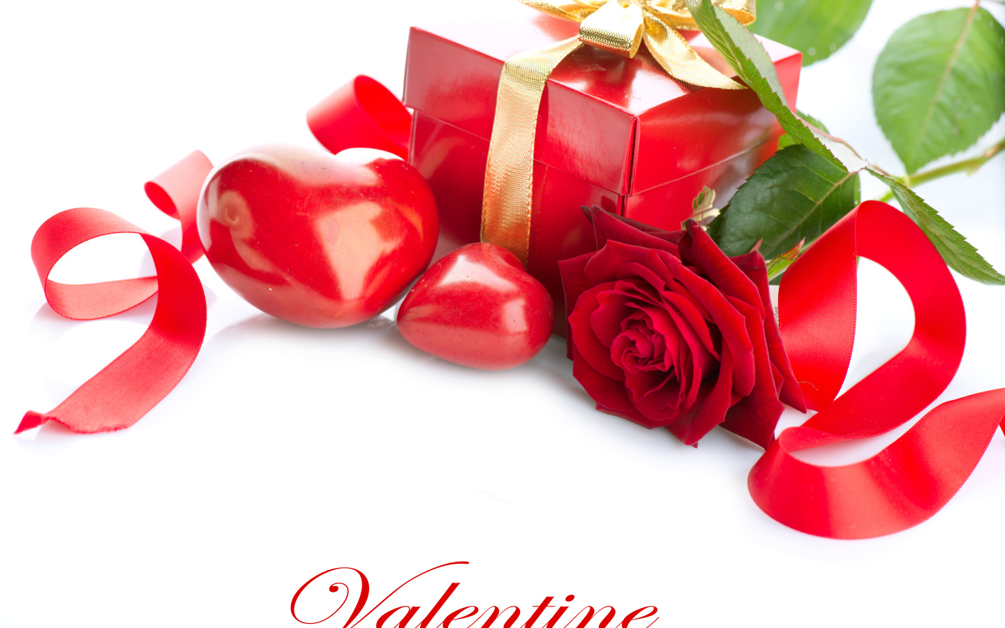 Красная роза с подарком и сердечками на белом фоне ко Дню всех влюбленных 14 февраля