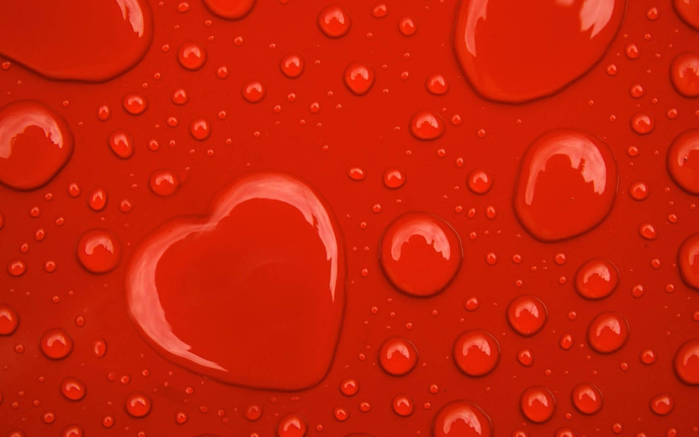 Капля воды в форме сердца 