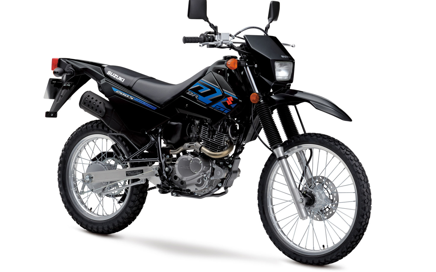Черный мотоцикл Suzuki DR200S 