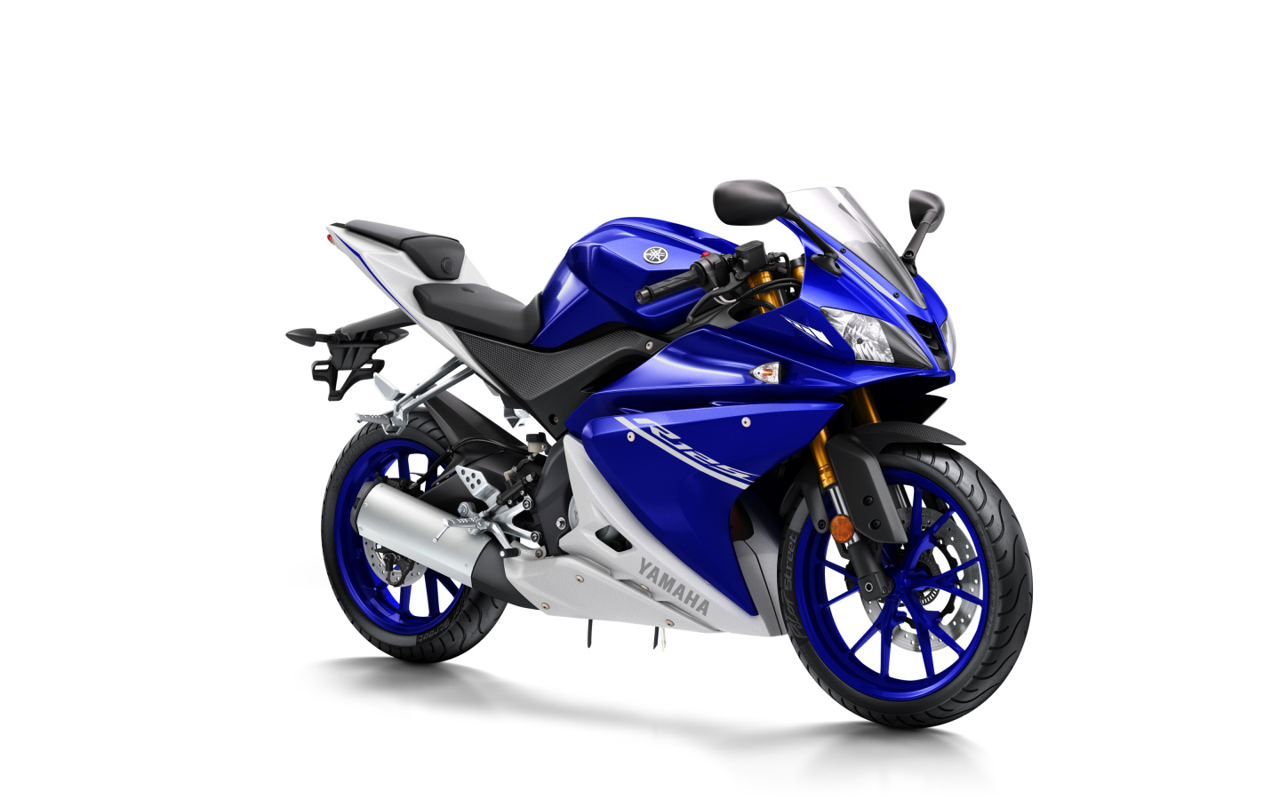 Синий мотоцикл Yamaha  YZF-R125,  на белом фоне