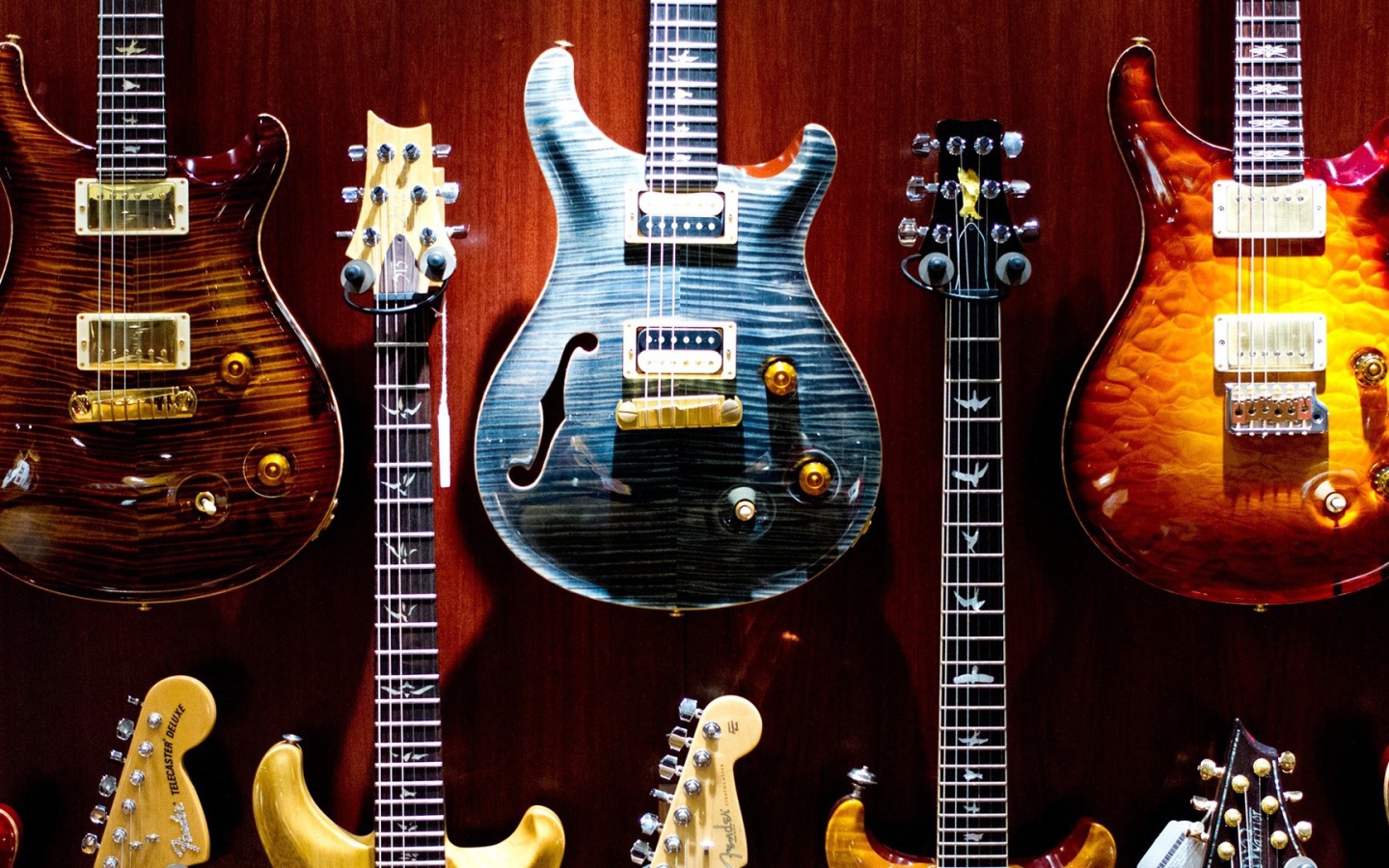 Разноцветные электрические гитары 