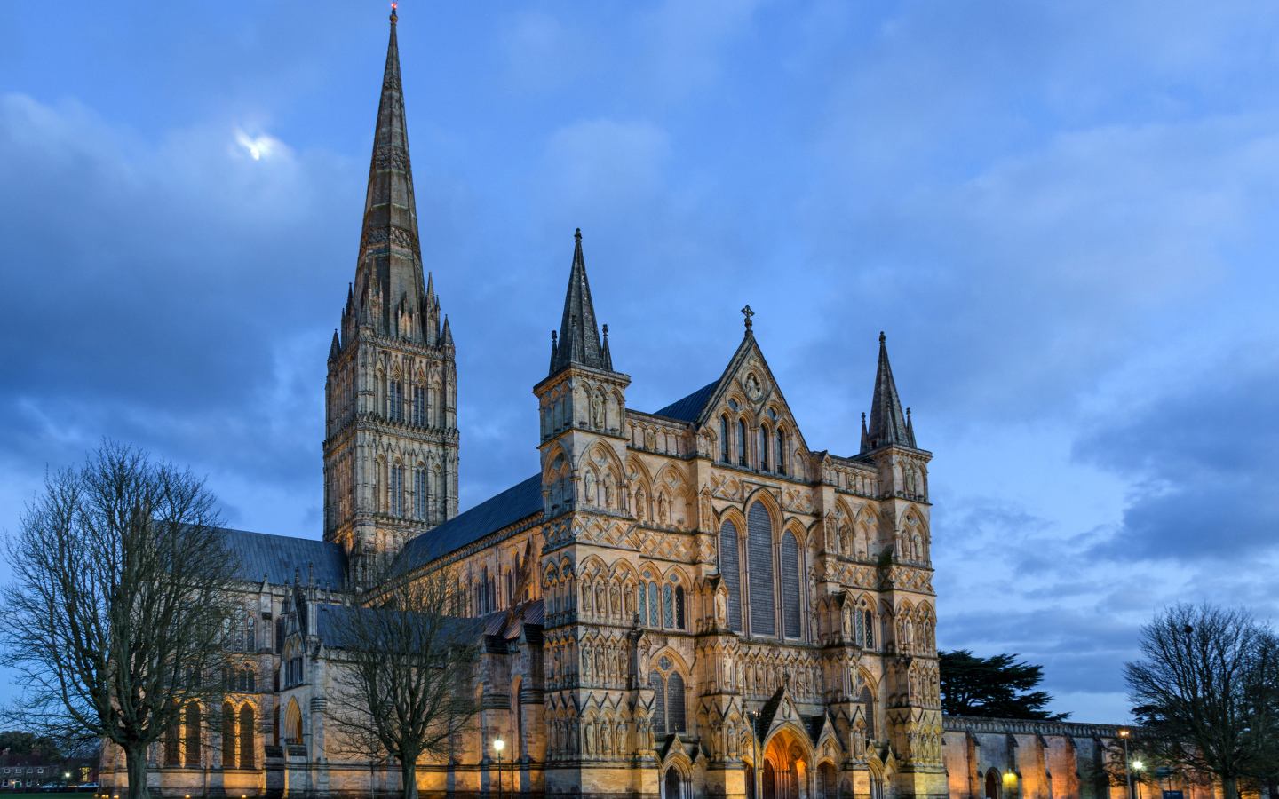 Солсберийский собор под голубым небом, Англия