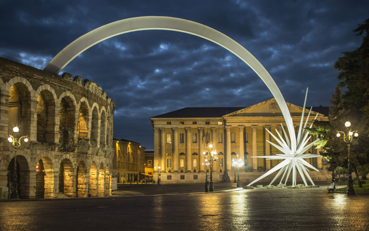 Ночная улица в Вероне, Италия