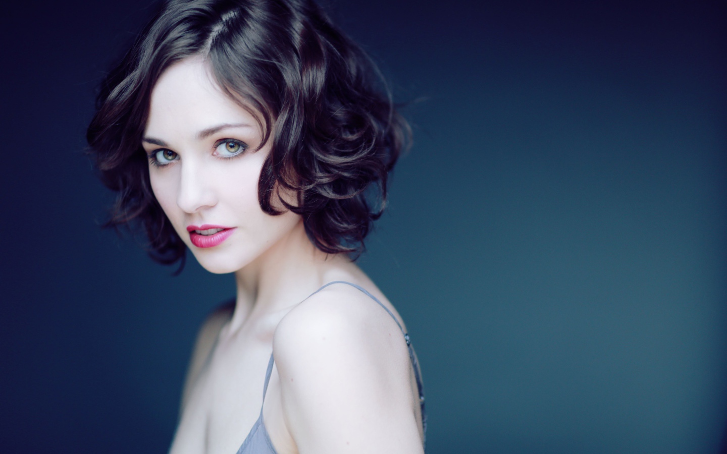 Красивая нежная девушка актриса  Таппенс Мидлтон