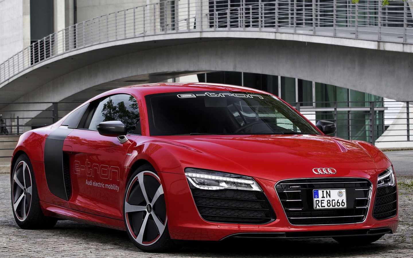 Электромобиль Audi R8 e-tron 