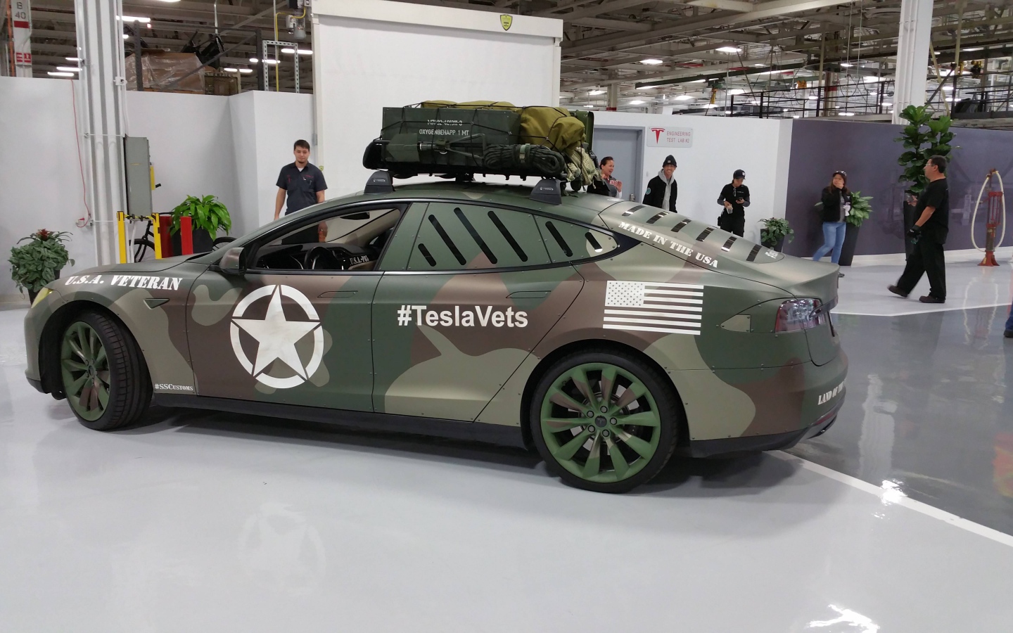 Электромобиль  Tesla Model S Military 
