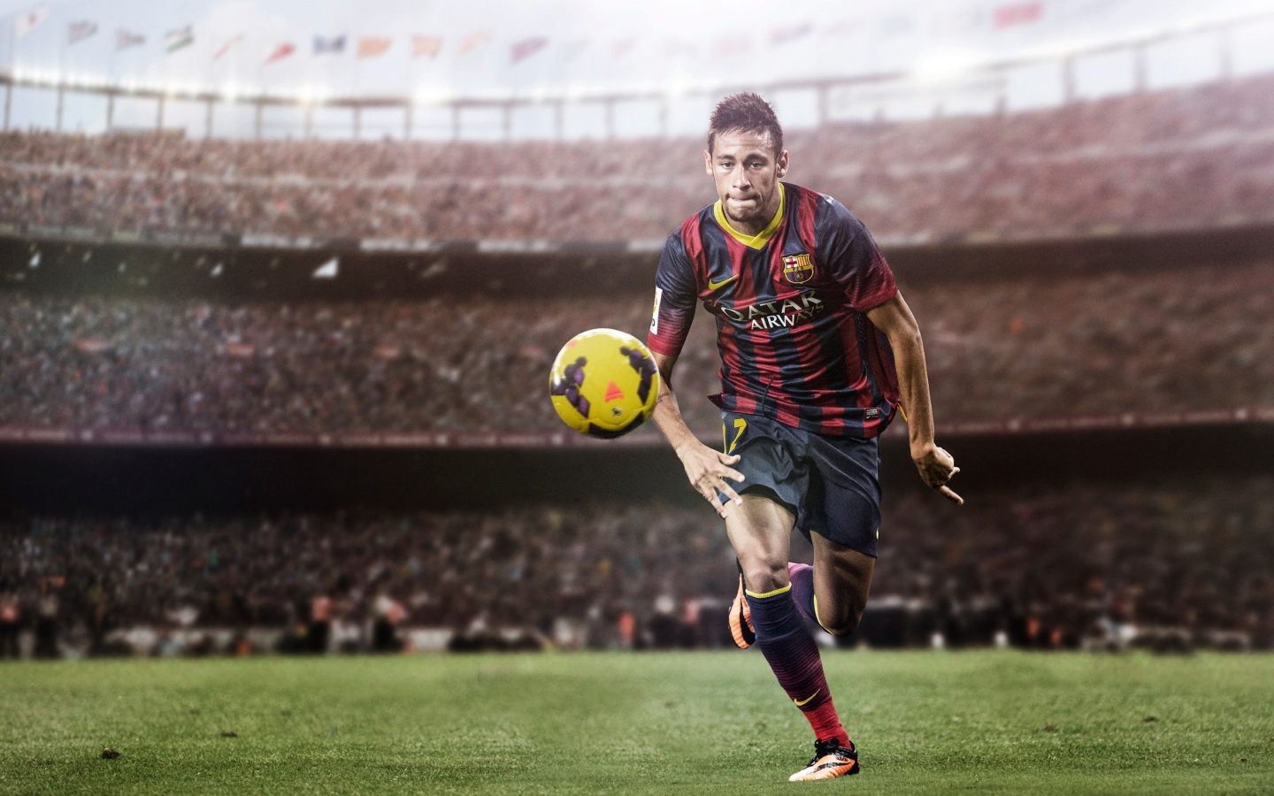 Футболист Неймар на футбольном поле с мячом