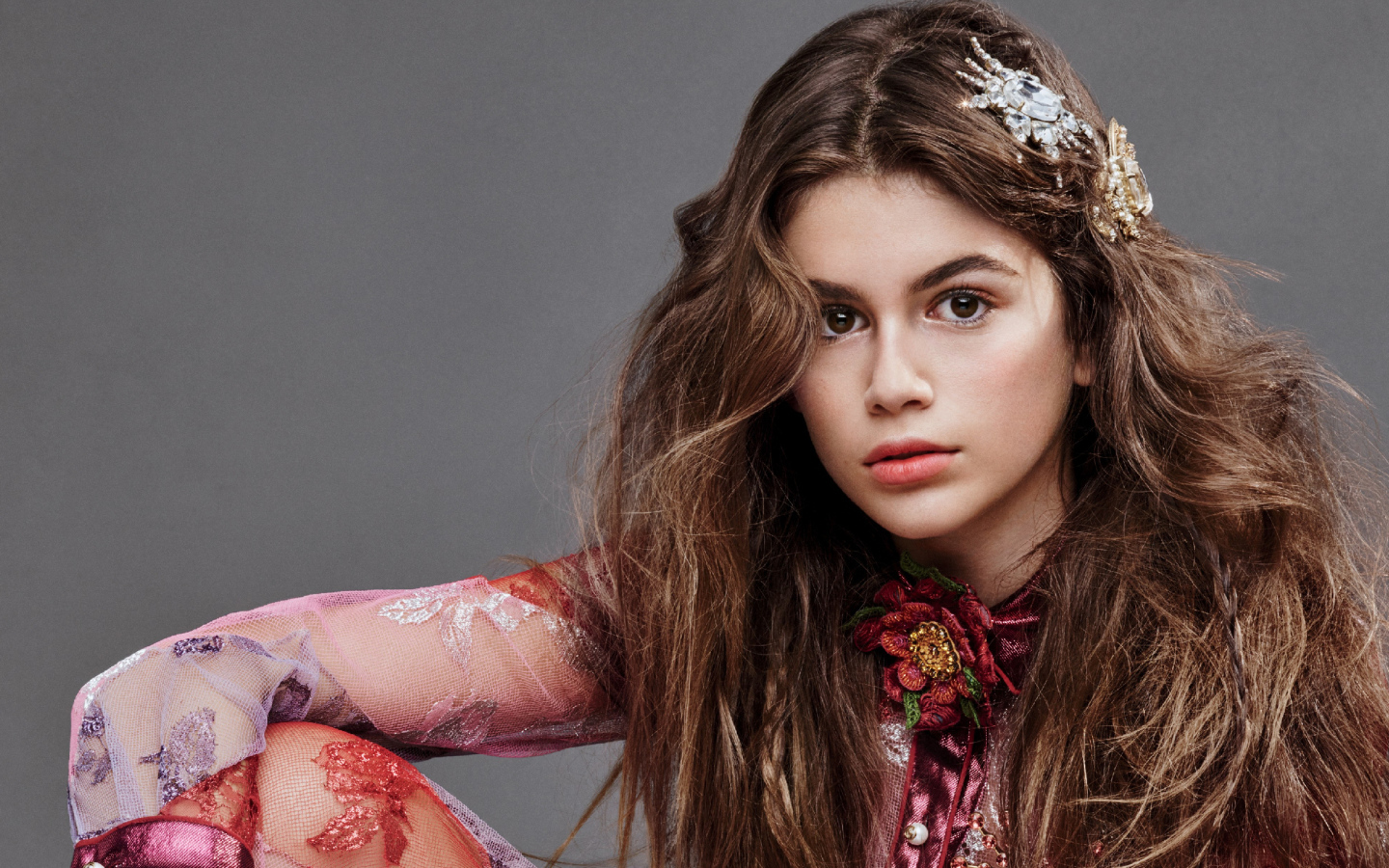 Молодая кареглазая актриса Кайя Гербер 