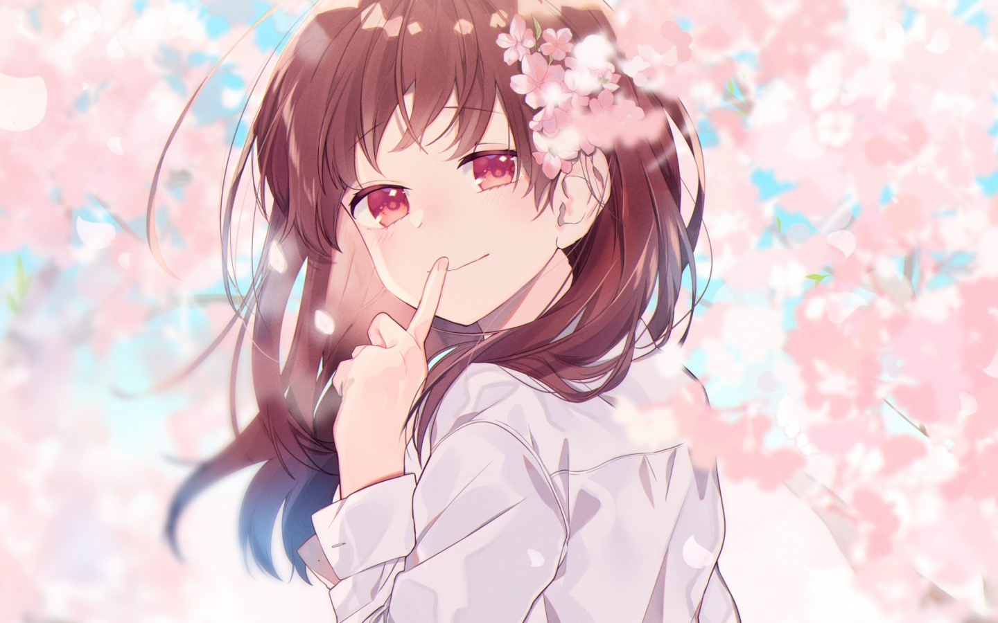 Девушка аниме с цветами сакуры в волосах 