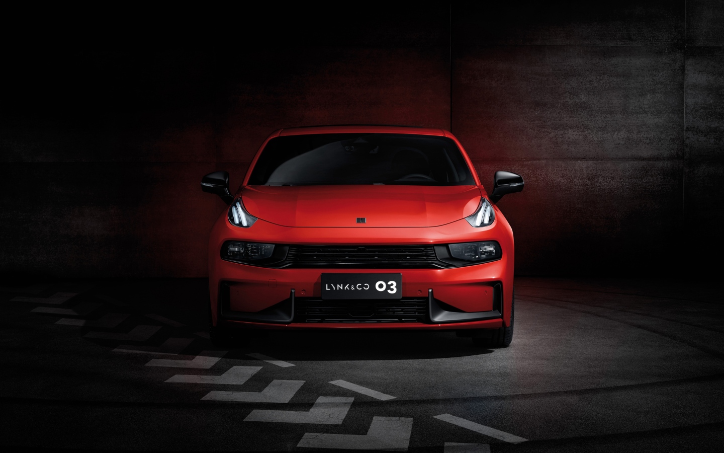 Красный автомобиль LYNK CO 03 2019 года