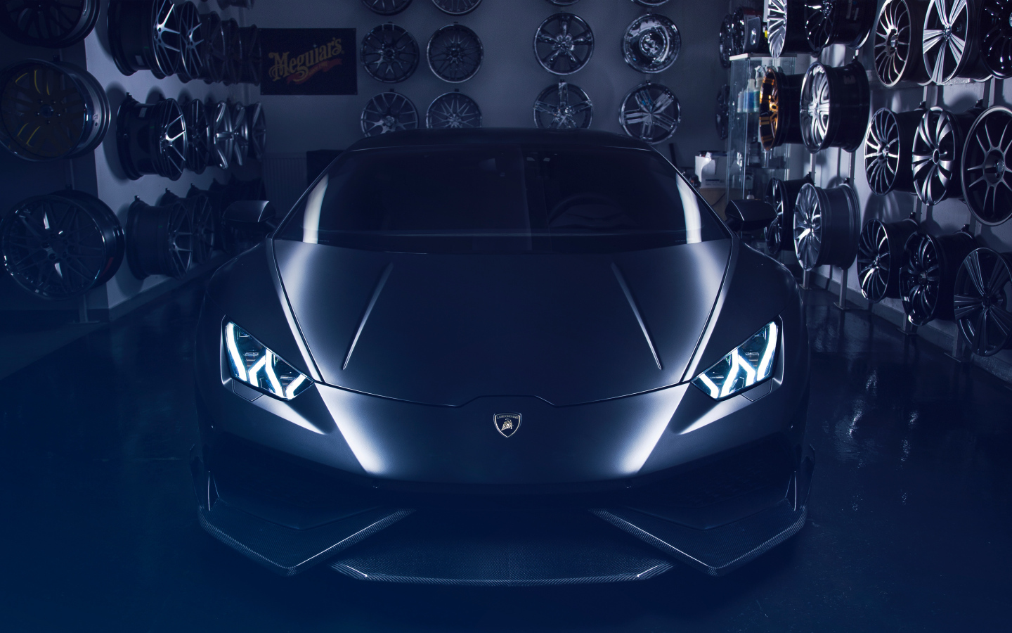 Дорогой быстрый автомобиль Lamborghini Huracan 1