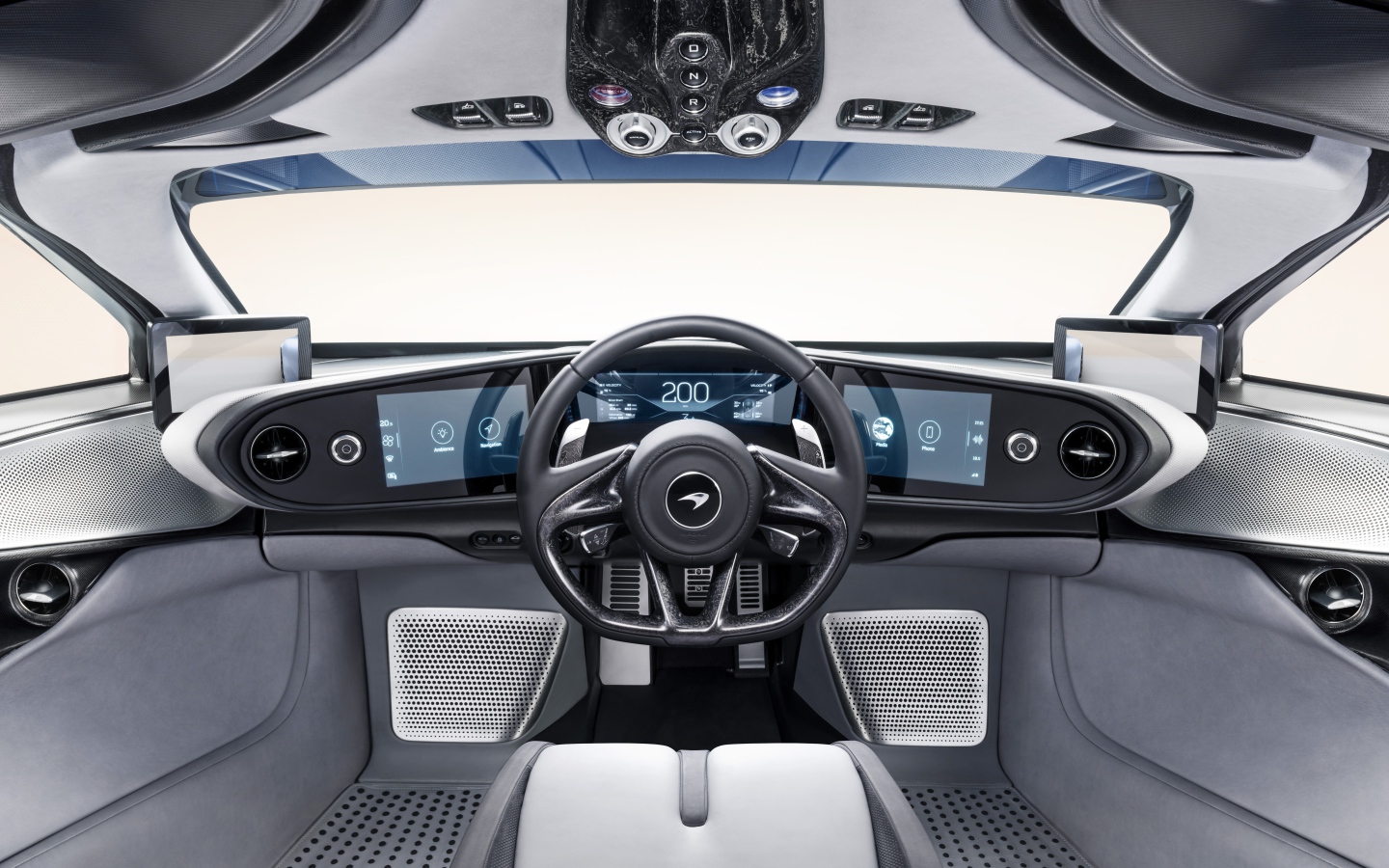Серый салон автомобиля McLaren Speedtail, 2019 года